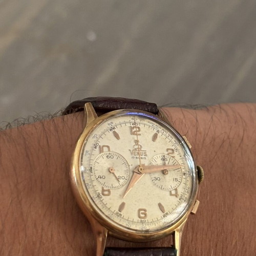 Venus gold chronograph wristwatch, 18k