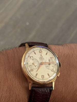 Venus gold chronograph wristwatch, 18k