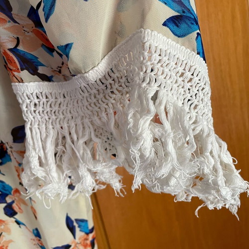 Kimono used with flowers and fringes one size beige multicolor