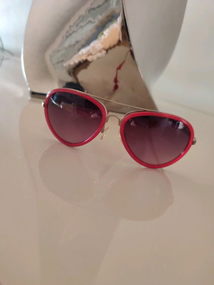 Fossil aviator sunglasses red frame used