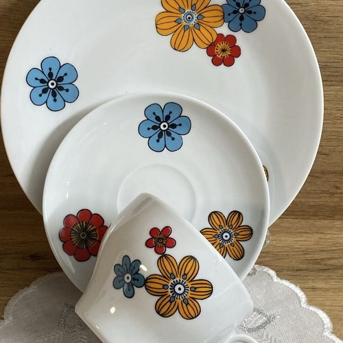 KAHLA GDR porcelain vintage set new, 6 cups, 6 saucers, 6 dessert plates