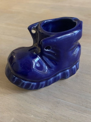 Porcelain ashtray in shoe shape new
