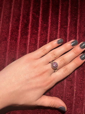 Women's ring like new with pink rhinestones