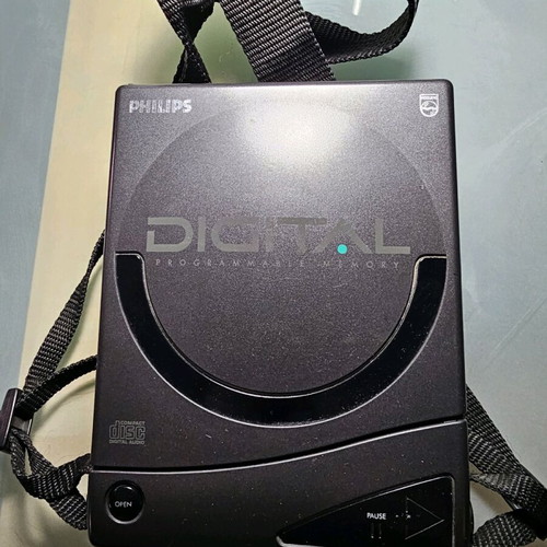 Vintage Philips D6800 portable CD player like new with original case