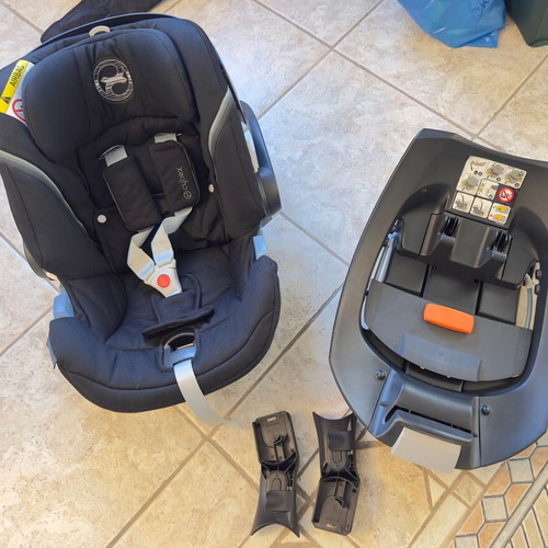 Cybex Aton 5 baby car seat with ISOFIX base like new