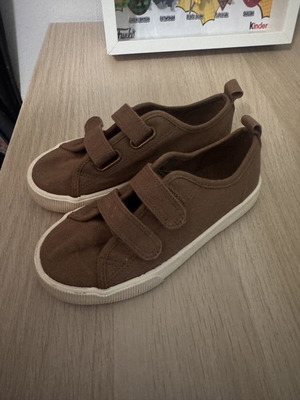 Children's canvas shoes with scratches, H&M, size 29, brown