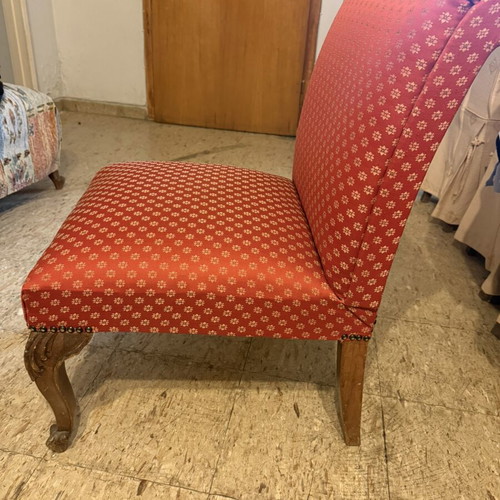 Vintage 1960s living room chair with carved wooden legs