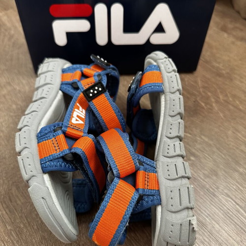 Fila kids sandals size 28 like new, gray