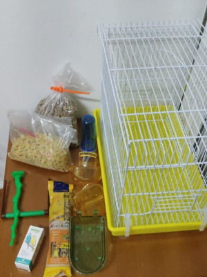 Κλουβάκι και εξοπλισμός καινούργιο με ταΐστρες και ποτίστρα UV