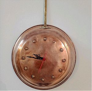 Παλιό vintage χάλκινο τηγάνι ρολόι.
