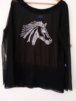 Women's transparent black blouse like new with long sleeves and designs