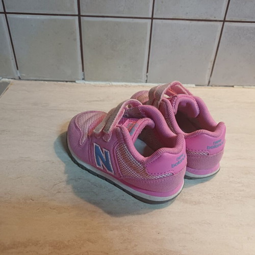 New Balance kids' athletic shoes size 23, like new, pink, double velcro