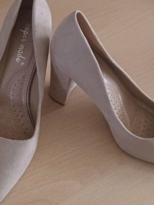 Beige pumps like new, size 38
