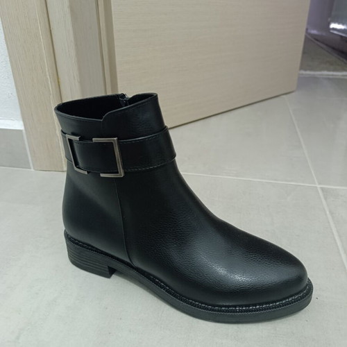 Black leather ankle boots size 39 like new