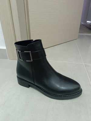 Black leather ankle boots size 39 like new