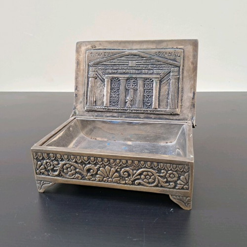 Handmade bronze vintage jewelry box like new