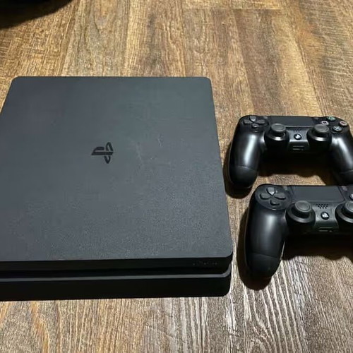 Sony PlayStation 4 Slim 1TB like new