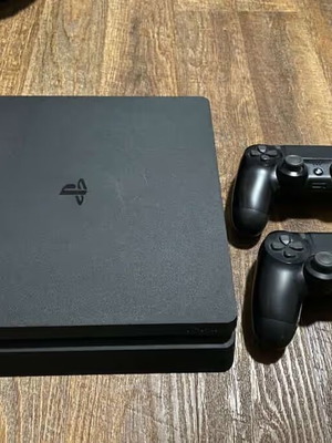 Sony PlayStation 4 Slim 1TB like new