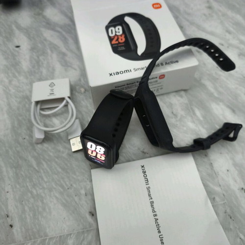 Xiaomi Smart Band 8 Active with extra strap
