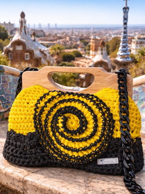 Handmade knitted crossbody bag black and yellow with wooden handle and bone chain new