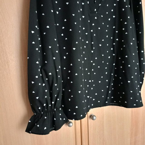 Blouse with white hearts like new, size small, Shein