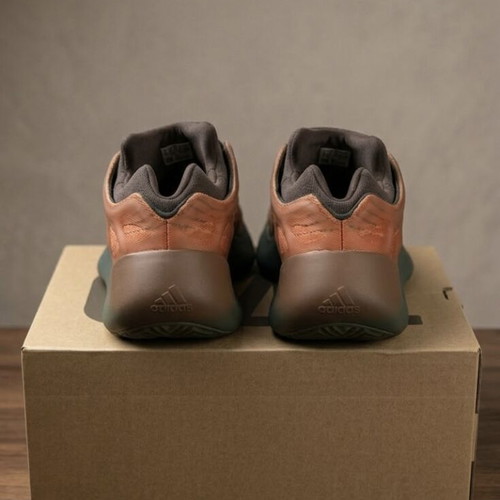 Adidas Yeezy 700 V3 "Copper Fade" like new, size 45