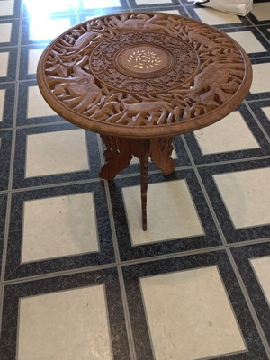 Carved Indian Antique Table like new, diameter 45 cm, height 45 cm