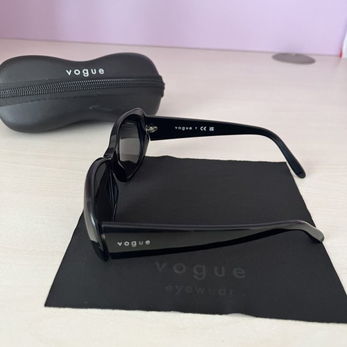 Vogue VO2606S women's sunglasses like new, black frame, grey lenses size 52