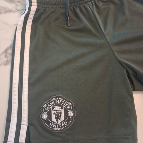 Manchester United Adidas παιδικά ποδοσφαιρικά σορτς εκτός έδρας 8-9 ετών σαν καινούργια