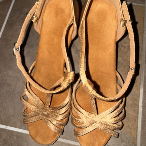 Latin shoes size 40 like new, gold color