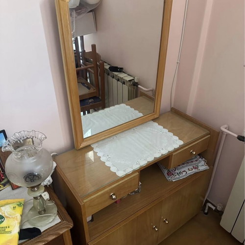 Vanity dresser used, dimensions 85x37x139 cm