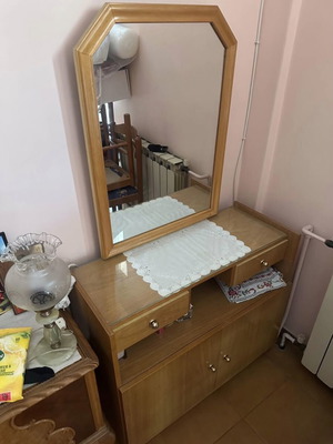 Vanity dresser used, dimensions 85x37x139 cm