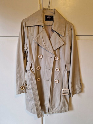 Beige trench coat like new, small medium, with belt and bone buttons
