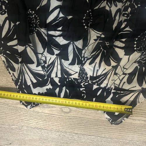 Rinascimento skirt size M like new, black and white