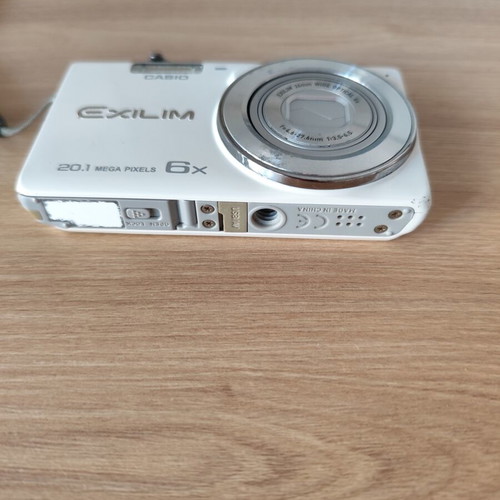 Casio Exilim EX-ZS25 digital camera used with 20.1MP and 6x optical zoom