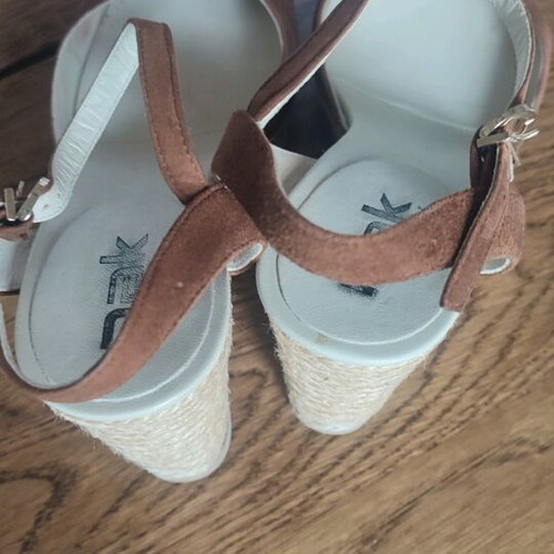 Nak leather platform sandals like new, camel color, size 37