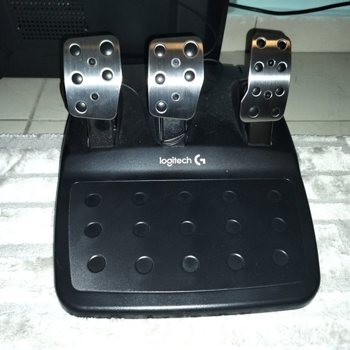 Logitech G29 Racing Wheel like new with shifter for PC PS4 PS5