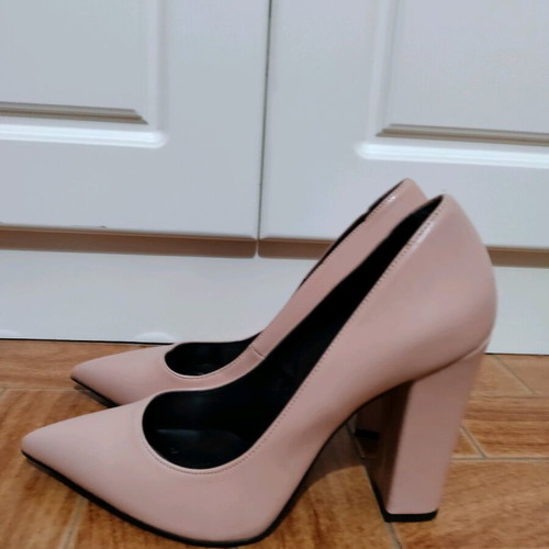 Silia D Pumps Size 39 Like New