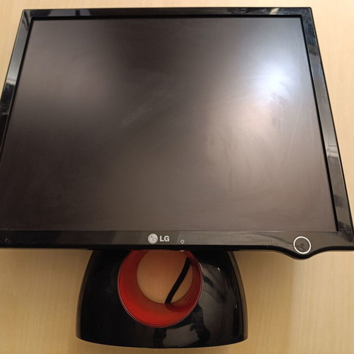 LG Flatron L1900R-BF monitor used 19 inch with DVI