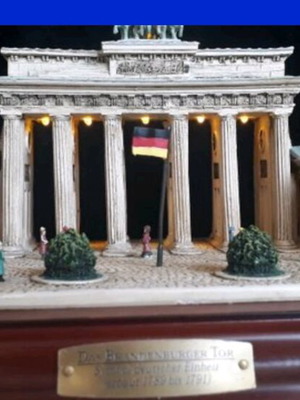 Brandenburg Gate Model Like New With Lighting