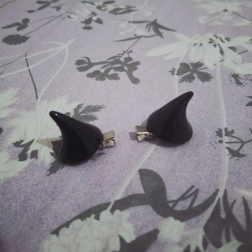Black hair clips