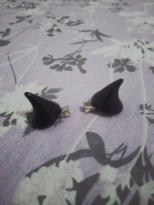 Black hair clips