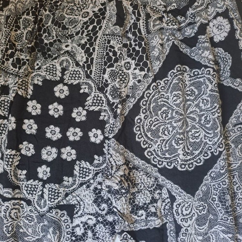 Printed black and white pants like new, size M