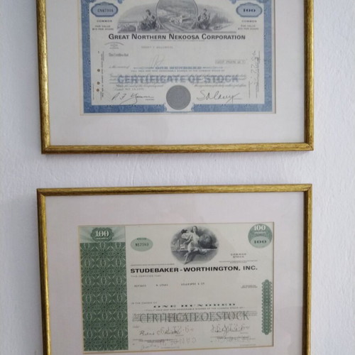 Collectible bond prints like new, set of 5 with gold frames