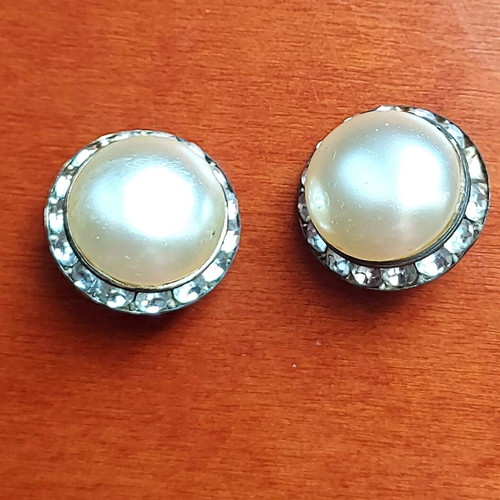Vintage earrings with pearl and rhinestones like new