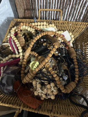 Women's accessories set like new, about 35 pieces