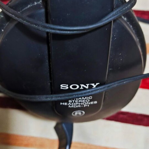 Sony and Philips headphones used, 3 pieces, wired
