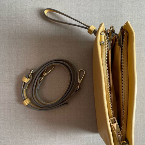 Accesorize yellow crossbody bag like new