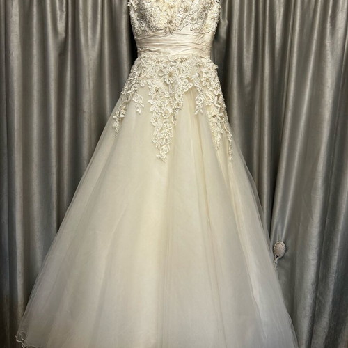 Justin Alexander wedding dress like new, beige ivory with guipure lace