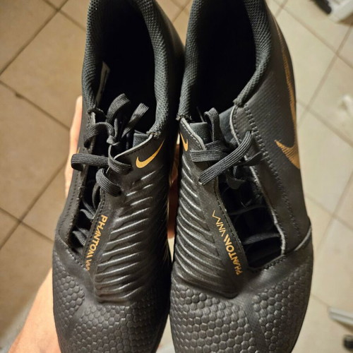 Nike athletic track shoes like new, size 42